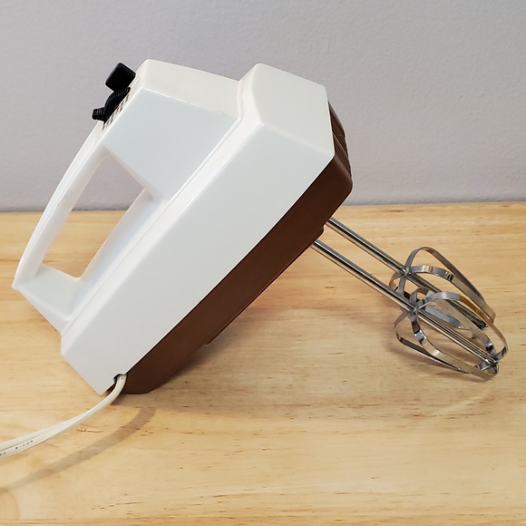 Vintage Robeson Country Kitchen Cooking Hand Mixer - Picture 5 of 10